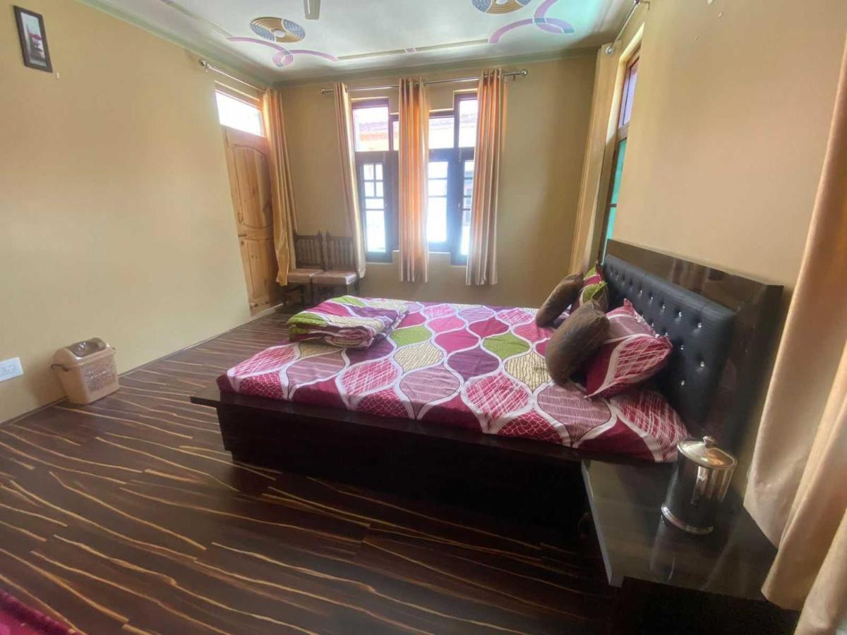 Oyo 81382 Penthouse Villa Srinagar  Ngoại thất bức ảnh